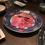 焼肉 大河 - サービスの牛タン切り落とし