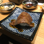 焼肉JIN TOKYO - ライスボールを中トロロースで包んで 炙りVer.（焼肉だれ＆溶き卵ディップ）