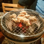 ホルモンさわ - さっそく七輪で焼きましょう！