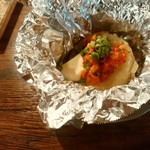 ホルモンさわ - 今日のお通しは珍しくじゃがバターのチンヂャのせ！