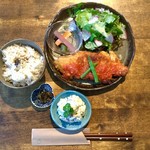 ジャム cafe 可鈴 - 【今週の週替わりランチ(950円)】メインはチキンカツレツです。