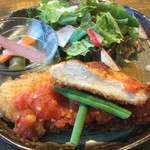 ジャム cafe 可鈴 - 鶏むね肉のチキンカツです。まるでもも肉のような仕上がりになってますよ。