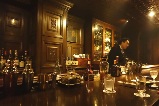 映画の舞台のような空間とバロックチェロ 新宿三丁目 東京 By Kanzan ル パラン 新宿三丁目 バー 食べログ