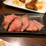 肉山 - 赤牛のモモ肉