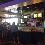 Chicago Dogs! Eatery - 注文カウンター。