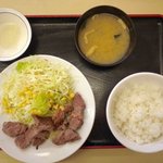 松屋 保土ヶ谷店 - 「角切りステーキＷ定食」 690円