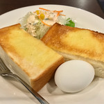 マドンナー - モーニングA（トースト、ゆで卵、サラダ）