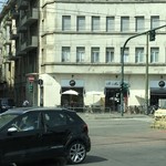 Il Mio Bar - 店の外観、トラムの車内から撮影