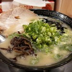 博多ラーメン 和 - 黒トンコツラーメン+ネギ増し