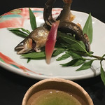 Ajii Chii - 焼物は琵琶湖の鮎