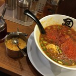 台湾焼き麺-辣油一味ニンニク投入