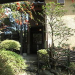 蕎麦 阿き津 - 玄関周辺　（初秋）