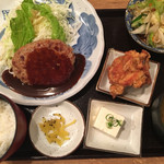 普通の食堂いわま - この日は肉肉しいハンバーグと鶏の唐揚げがメインでした(≧∀≦)