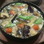 ワイン食堂 ビストロJIN - マッシュルームのアヒージョ