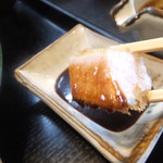 とんかつあさくら - ソースをつけて