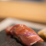 鮨 猪股 - 鮪（しび）肥肉（あぶらみ）、五日熟成（いつかうらし）