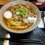 本場讃岐うどん ビストロカズ - 肉うどん、温玉