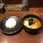 SHANTi - エッグと野菜のスープカリー。
                        税込961円。
                        美味し。