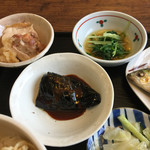 ささら - 焼き鶏 水菜おひたし ナスしぎ焼き