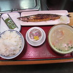 おふくろ食堂八軒屋店 - 秋刀魚豚汁朝食５５０円