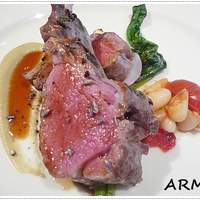 アルマーニ リストランテ - 骨付き仔羊のロースト白いんげん豆のウッチェレット ラベンダーの種と茄子のピュレ添え