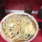 ラーメン二郎 - ラーメン（豚2枚・カラメ・ニンニク）730円。2017.6.16