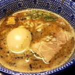 夢ノ弥 - 濃厚豚骨魚介牛すじＢＬＡＣＫつけ麺（８００円）