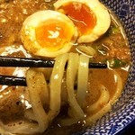 夢ノ弥 - 濃厚豚骨魚介牛すじＢＬＡＣＫつけ麺（８００円）