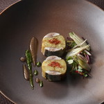 Restaurant Ryuzu - 秋刀魚と茄子のアンサンブル　苦味を効かせたタプナードとトマトのクーリー
      Sanma & aubergine en rouelle/sauce tapenade/huile de basilic
      