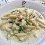 ピエトリ－ノ - ペンネ信州サーモンと緑野菜のクリームソース