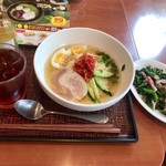 デニーズ - 昼デニセット1132円冷麺風カペリーニベーコンとほうれん草アイスティー