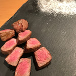 焼肉 金山商店 - しんしん厚切カット後