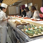 つるとかめ - カウンター席の中での料理長