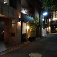 よろにく - 夜の外観
