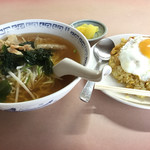 蓬莱飯店 - 「ラーメンとカレーチャーハン」