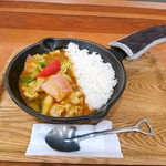 Yasai wo taberu kare kyampu ekusupuresu ion nagoya domumaeten - 春キャベツとベーコンのカレー　７９０円