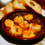 VECTOR BEER - 海老のアヒージョ バゲット付き