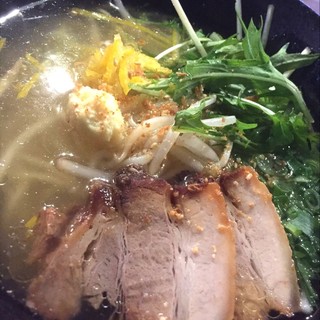 修業を積んだ店主が作るラーメン＆新メニューのかすそば・うどん