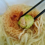 らーめん 稲荷屋 - グリーンピースソースで味付けした鶏挽肉を芽キャベツで巻き、コンソメで煮込んだ手の込んだ逸品！