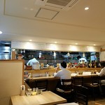 ハシヤ - 明るい店内