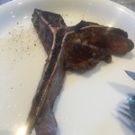 Johnnie's Brasserie - 残った骨を2度焼きしてもらい再登場です