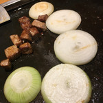 チコちゃん - サイコロステーキ&玉ねぎ