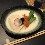 輝 - 生湯葉とハナッコリーの豆乳仕立て　いくら、キャビアのせ