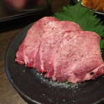 焼肉 一進 - 特上タン塩　ハーフ（￥800＋外税）