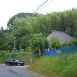 手打蕎麦ゆい - 全体図はこんな感じで駐車スペースは斜めに３台