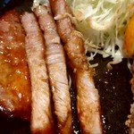 双葉食堂 - 厚さはこんな感じ