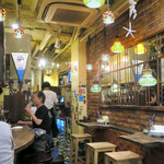 白ワイン×魚介 港町バル - 照明がお洒落〜♬