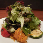 イタリア料理 フィオレンツァ - ミックスサラダ；こんもり高さがあります