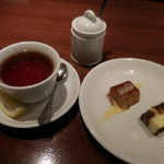 イタリア料理 フィオレンツァ - ホットレモンティー、ひとくちデザート