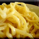 あらとん 本店 - 大盛の麺